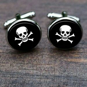 New Skull And Crossbones Cuff Links